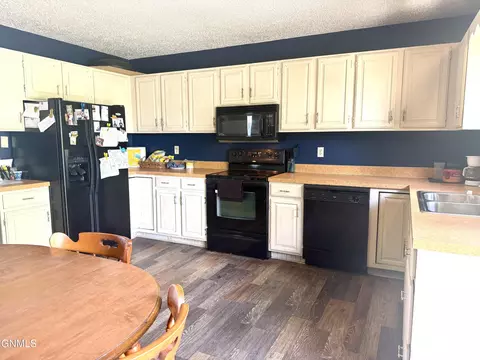 Kitchen - 3643 Regent Dr E, Bismarck, ND 58504 photo 3 of 4