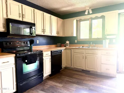 Kitchen - 3643 Regent Dr E, Bismarck, ND 58504 photo 4 of 4