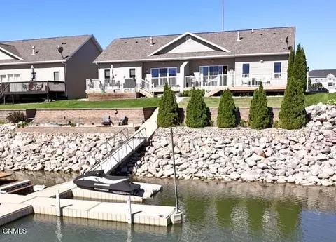 2208 Marina Rd SE, Mandan, ND 58554