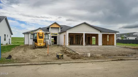 602 Shale Dr, Bismarck, ND 58503