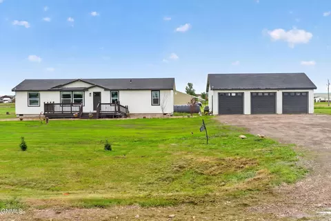 5727 Freedom Ln, Williston, ND 58801