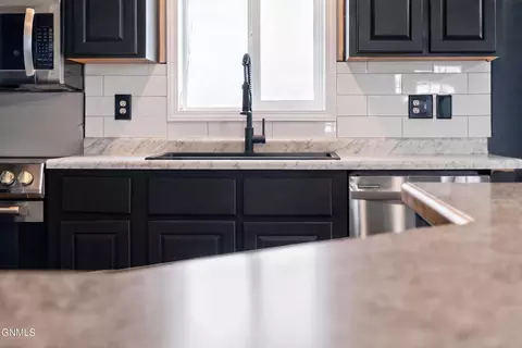 Kitchen - 5727 Freedom Ln, Williston, ND 58801 photo 4 of 4