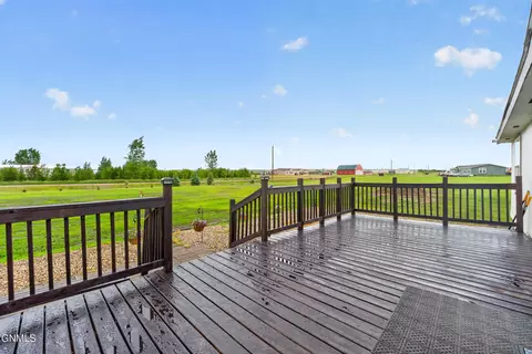 Exterior - 5727 Freedom Ln, Williston, ND 58801 photo 5 of 8
