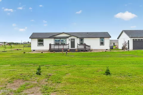 Exterior - 5727 Freedom Ln, Williston, ND 58801 photo 2 of 8