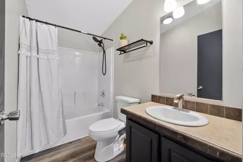 Bath - 5727 Freedom Ln, Williston, ND 58801 photo 2 of 2