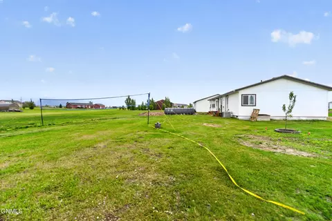 Exterior - 5727 Freedom Ln, Williston, ND 58801 photo 7 of 8