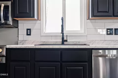 Kitchen - 5727 Freedom Ln, Williston, ND 58801 photo 3 of 4