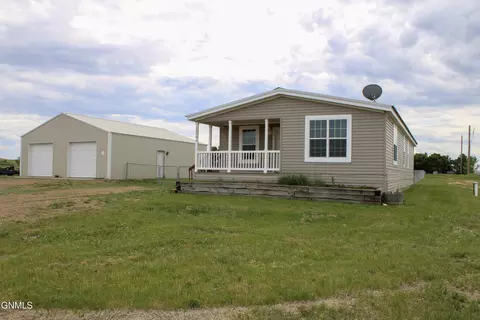 12901 Longview Dr, Arnegard, ND 58835