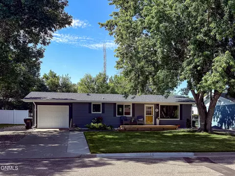 31 Mcdougall Dr, Lincoln, ND 58504