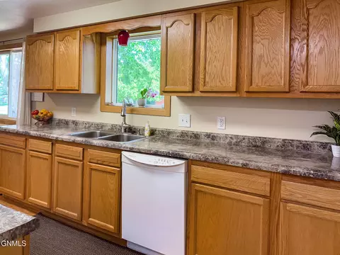 31 Mcdougall Dr, Lincoln, ND 58504 photo 14