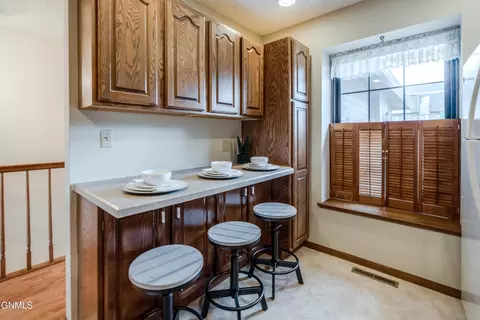 Kitchen - 467 E Brandon Dr, Bismarck, ND 58503 photo 4 of 8