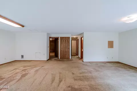 Bedroom - 467 E Brandon Dr, Bismarck, ND 58503 photo 8 of 8