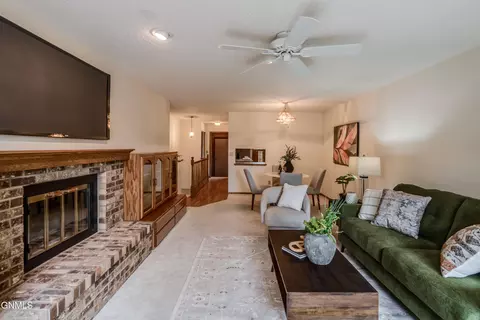 Living - 467 E Brandon Dr, Bismarck, ND 58503 photo 6 of 9