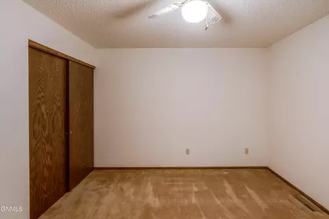 Bedroom - 467 E Brandon Dr, Bismarck, ND 58503 photo 6 of 8