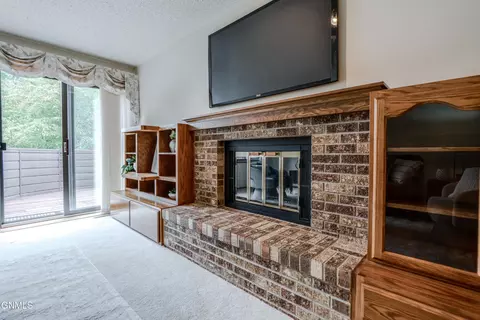 Living - 467 E Brandon Dr, Bismarck, ND 58503 photo 3 of 9