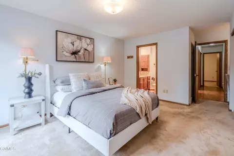 Bedroom - 467 E Brandon Dr, Bismarck, ND 58503 photo 4 of 8