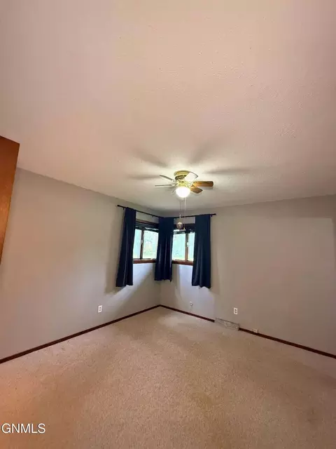 Bedroom - 820 9th Ave SW, Sidney, MT 59270 photo 2 of 4
