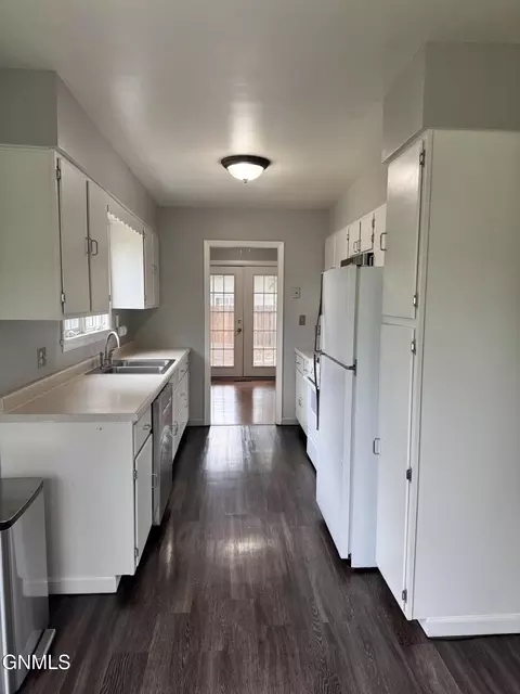 Kitchen - 820 9th Ave SW, Sidney, MT 59270 photo 1 of 2