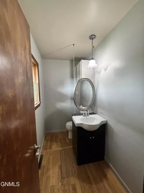 Bath - 820 9th Ave SW, Sidney, MT 59270 photo 3 of 4