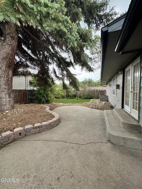 Exterior - 820 9th Ave SW, Sidney, MT 59270 photo 4 of 4