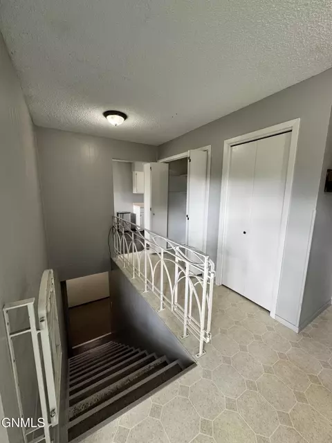 Entry Way - 820 9th Ave SW, Sidney, MT 59270 photo 1 of 2
