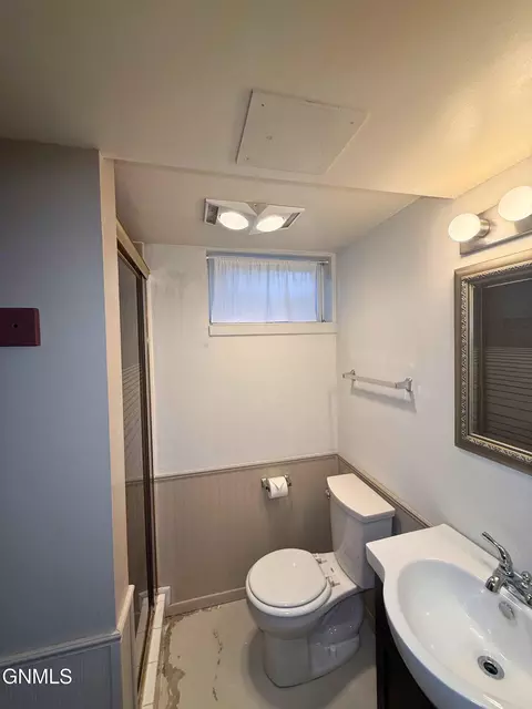 Bath - 820 9th Ave SW, Sidney, MT 59270 photo 4 of 4