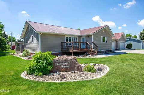105 Bookwalter Ave, Wilton, ND 58579