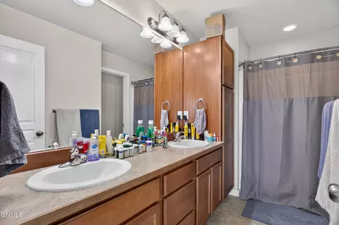 Bath - 3405 33rd St W, Williston, ND 58801 photo 1 of 4