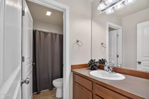 Bath - 3405 33rd St W, Williston, ND 58801 photo 3 of 4