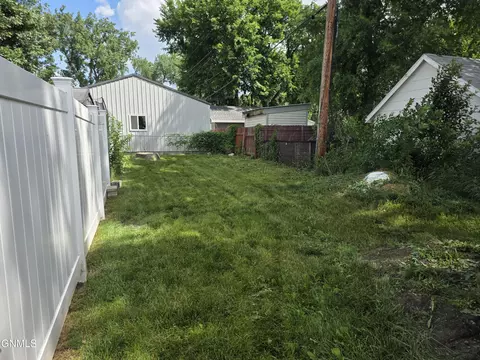 Exterior - 1908 Rosser Ave, Bismarck, ND 58501 photo 2 of 3