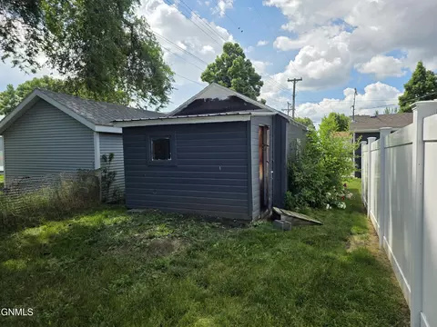 Exterior - 1908 Rosser Ave, Bismarck, ND 58501 photo 3 of 3