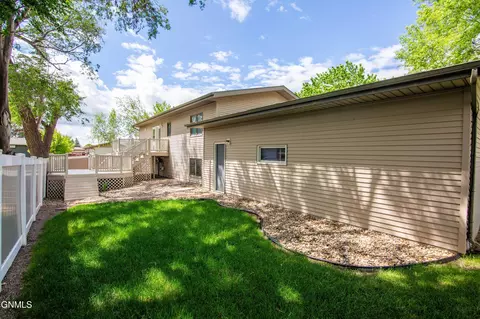 Exterior - 1000 1st Ave NW, Beulah, ND 58523 photo 10 of 15