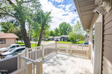 Exterior - 1000 1st Ave NW, Beulah, ND 58523 photo 5 of 15