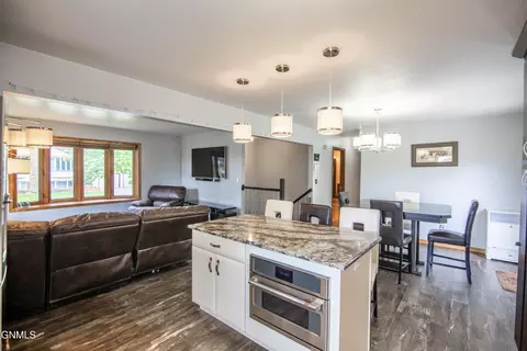 Kitchen - 1000 1st Ave NW, Beulah, ND 58523 photo 3 of 5