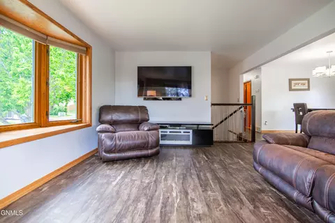Living - 1000 1st Ave NW, Beulah, ND 58523 photo 1 of 1