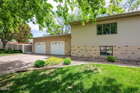 Exterior - 1000 1st Ave NW, Beulah, ND 58523 photo 13 of 15
