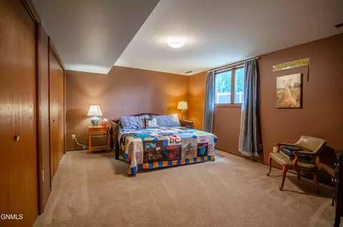 Bedroom - 1000 1st Ave NW, Beulah, ND 58523 photo 5 of 6