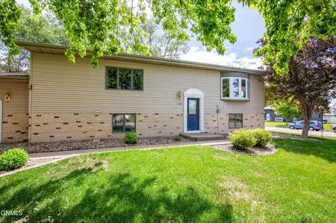 Exterior - 1000 1st Ave NW, Beulah, ND 58523 photo 12 of 15