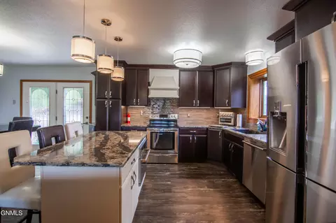 Kitchen - 1000 1st Ave NW, Beulah, ND 58523 photo 4 of 5