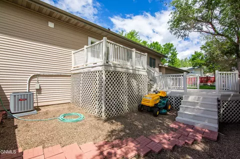 Exterior - 1000 1st Ave NW, Beulah, ND 58523 photo 11 of 15