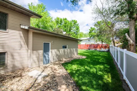 Exterior - 1000 1st Ave NW, Beulah, ND 58523 photo 8 of 15