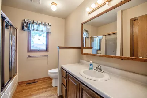 Bath - 1000 1st Ave NW, Beulah, ND 58523 photo 2 of 4