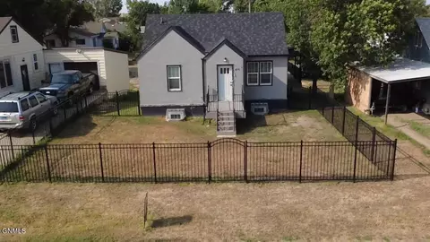 208 4th Ave NE, Watford City, ND 58854