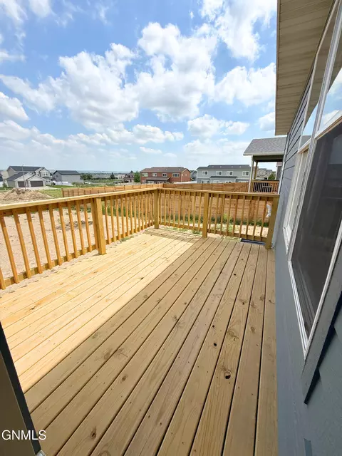 Exterior - 3016 28th Ct W, Williston, ND 58801 photo 4 of 4