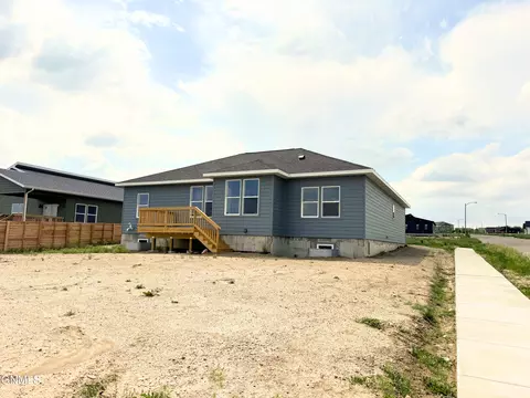 Exterior - 3016 28th Ct W, Williston, ND 58801 photo 3 of 4