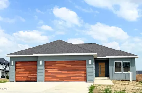 3016 28th Ct W, Williston, ND 58801