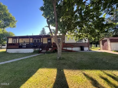1732 Elm Ave, Mobridge, SD 57601