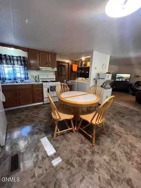 1732 Elm Ave, Mobridge, SD 57601 photo 12