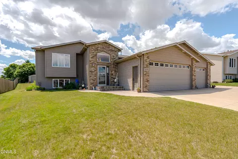 4701 Kost Dr, Bismarck, ND 58503