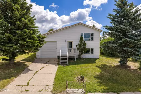 307 7th St S, New Salem, ND 58563